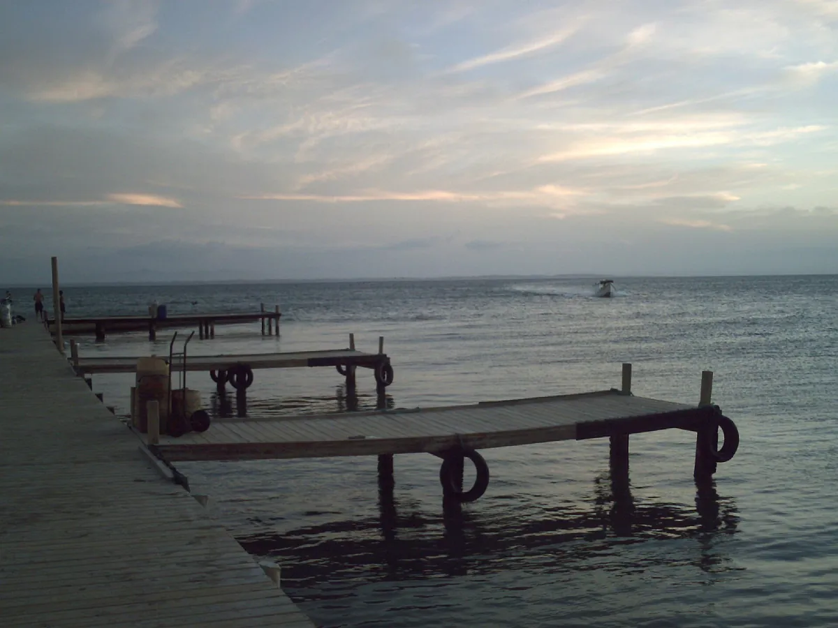 Muelle de madera en Playa El Yaque